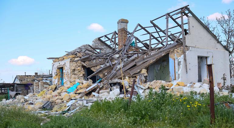 in eastern

The report uncovers increasing fatalities and violations of human rights in the eastern region of Ukraine.