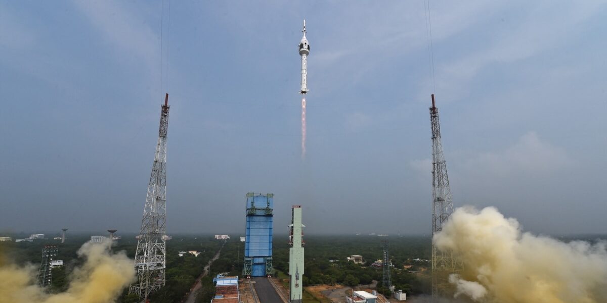 India has carried out a space flight test in preparation for a planned manned mission in 2025.