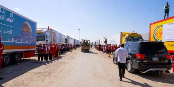 The UN's relief chief sees the second aid convoy as a small sign of hope for the millions of people in Gaza.