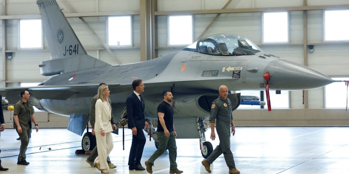 Ukrainian citizens have begun their training in Arizona to operate F-16 aircraft.