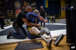Ukrainian individuals who have had limbs amputated have discovered a sense of liberation through the practice of jiujitsu.