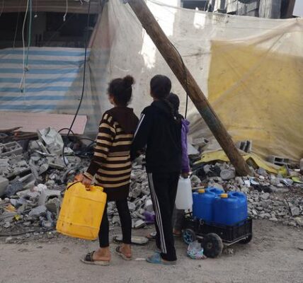 The United Nations aid agency has issued a warning that there is a severe shortage of safe drinking water in Gaza.