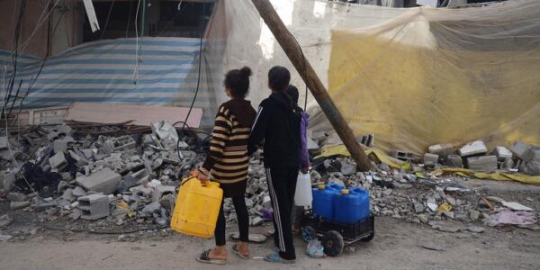 The United Nations aid agency has issued a warning that there is a severe shortage of safe drinking water in Gaza.