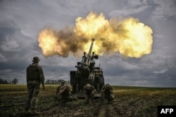 Ukrainian servicemen fire with a French self-propelled 155 mm/52-caliber gun toward Russian positions at a front line in the eastern Ukrainian region of Donbas on June 15, 2022.