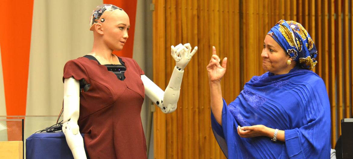UN Deputy Secretary-General Amina Mohammed interacts with Sophia the robot at the “The Future of Everything – Sustainable Development in the Age of Rapid Technological Change” meeting.