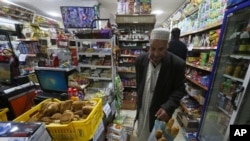 The economic struggles of Algeria are highlighted by its illegal market for exchanging foreign currency.