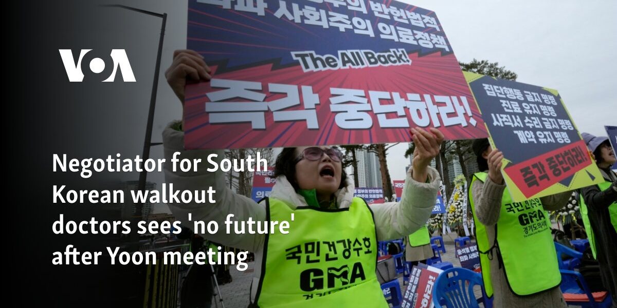 Negotiator for South Korean walkout doctors sees 'no future' after Yoon meeting