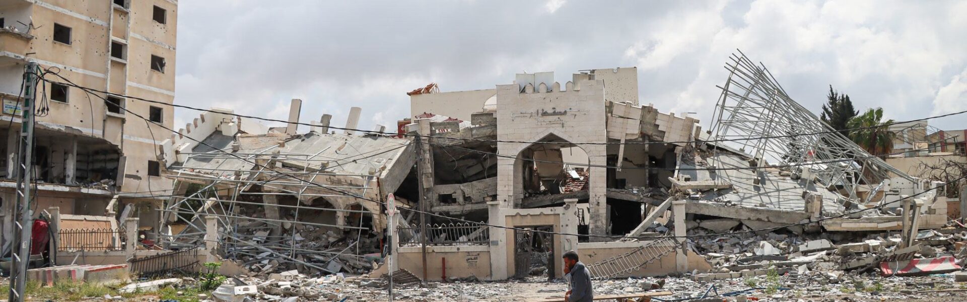 Widespread destruction across Khan Younis as Gazans ‘struggle to survive’