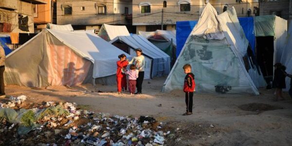 10,000 people feared buried under the rubble in Gaza