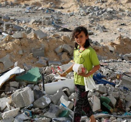 Gaza: Aid delivery via floating dock welcomed, but land routes ‘more important’