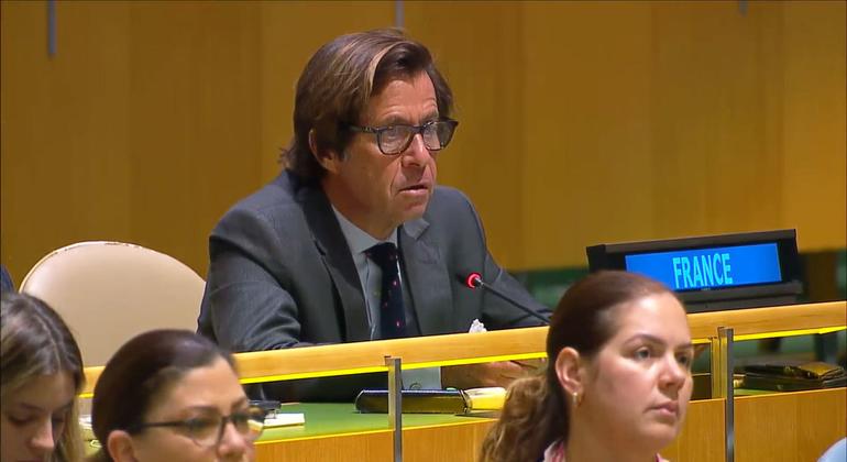 Ambassador Nicolas de Rivière of France addresses the resumed 10th Emergency Special Session meeting on the situation in the Occupied Palestinian Territory.