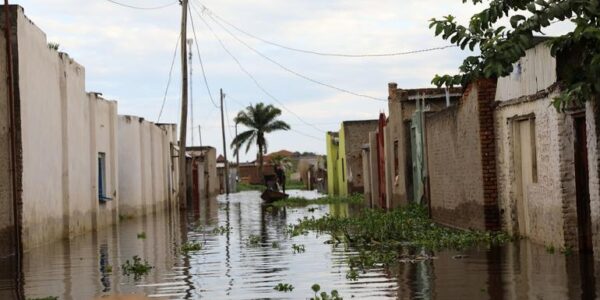 Unprecedented flooding displaces hundreds of thousands across East Africa