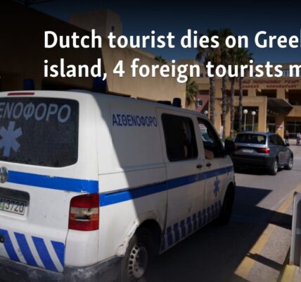 Dutch visitor dies on Greek island, 4 foreign tourists missing