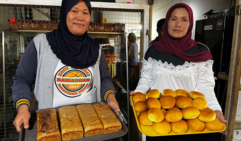 From banana bread to pineapple pizzas: Women in the Philippines bake a better future