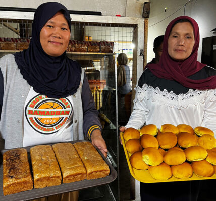 From banana bread to pineapple pizzas: Women in the Philippines bake a better future