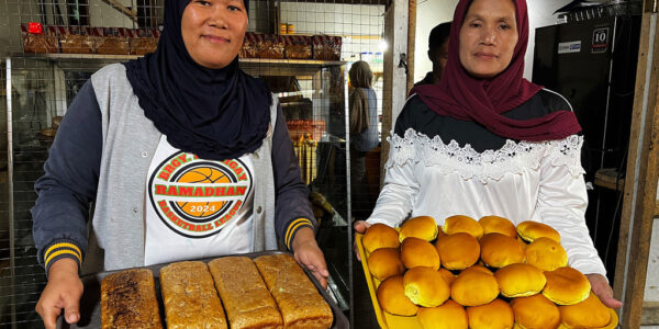 From banana bread to pineapple pizzas: Women in the Philippines bake a better future