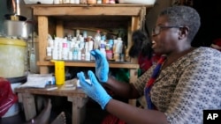 In South Africa, traditional healers join fight against HIV