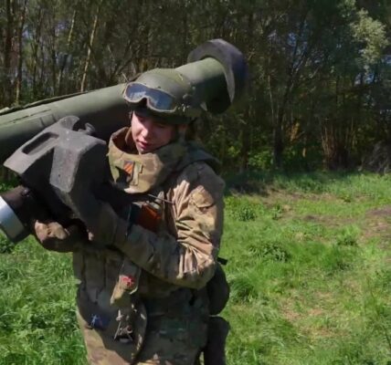 US Javelin anti-tank missile, a cherished weapon among Ukrainian soldiers