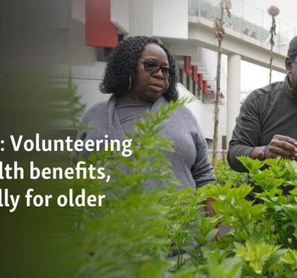 Experts: Volunteering has health benefits, especially for older adults