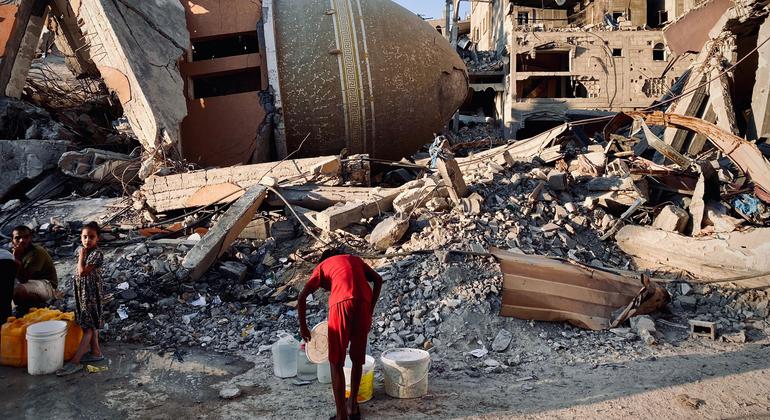 Gaza: Clean water crisis adds to new displacement misery, say aid teams