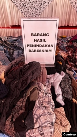 A pile of used clothing confiscated by police detectives who are part of the Anti-Illegal Imports Task Force. (Courtesy: Devianti Faridz)