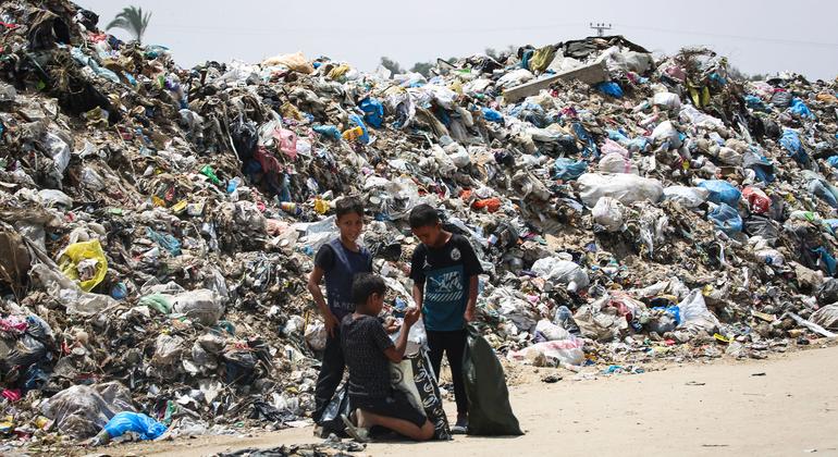 Sanitary disaster in Gaza ‘worsening by the day’, warns UNRWA