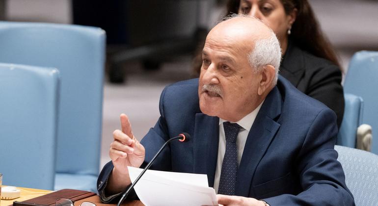 Riyad Mansour, Permanent Observer of the State of Palestine, addresses a Security Council meeting on the situation in the Middle East (file photo).