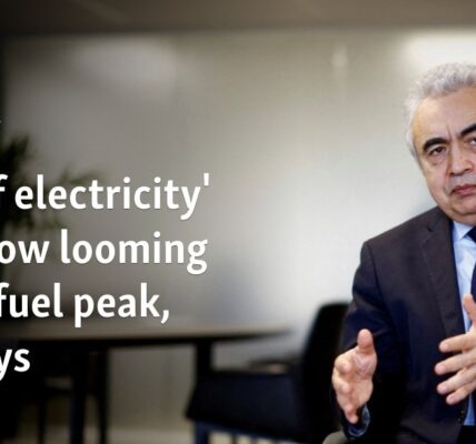 'Age of electricity' to follow looming fossil fuel peak, IEA says