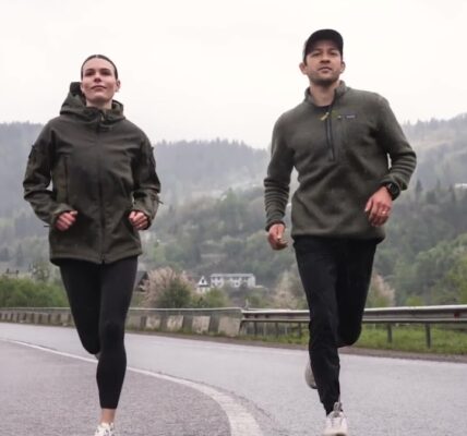 American couple runs across Ukraine to raise funds, help residents during war