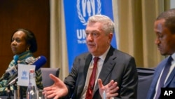 UN refugee chief urges states to drop border controls even as displacement crises worse