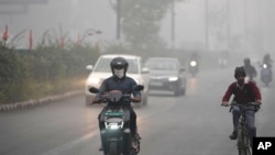 India's capital chokes as air pollution levels hit 50 times the safe limit