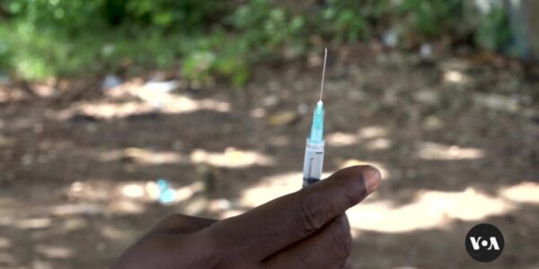 Sierra Leone begins to vaccinate health care workers against Ebola