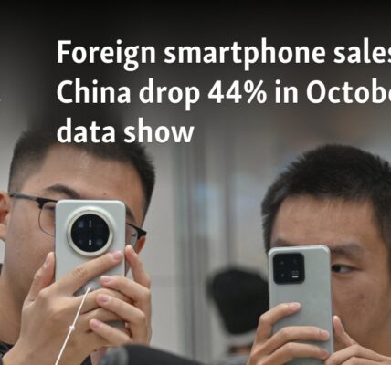 Foreign smartphone sales in China drop 44% in October, data show