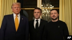 FILE - French President Emmanuel Macron, center, poses with President-elect Donald Trump, left, and Ukraine's President Volodymyr Zelenskyy at the Elysee Palace, in Paris, Dec. 7, 2024.