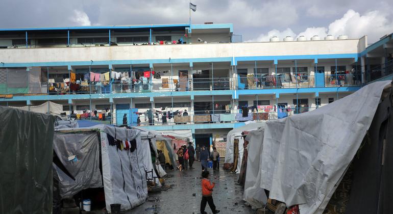 Gaza: Humanitarians assist families impacted by recent airstrike in Deir Al-Balah