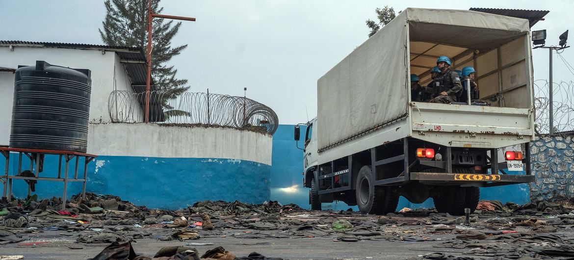 UN peacekeepers return to base after patrolling the streets of Goma.