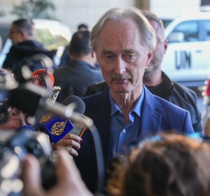 In Syria, top UN envoy highlights international backing for political transition