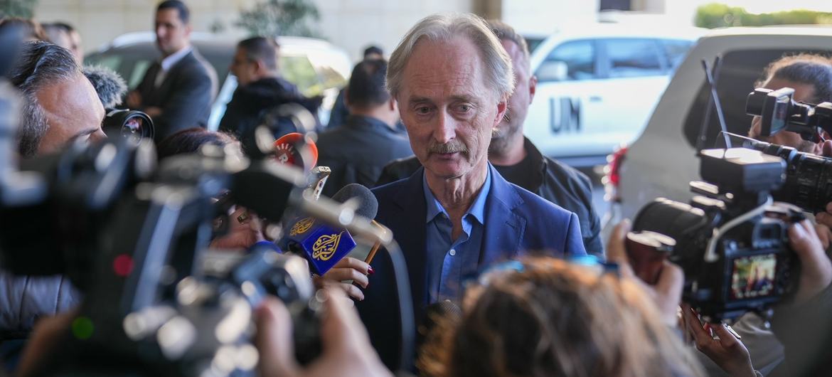 In Syria, top UN envoy highlights international backing for political transition