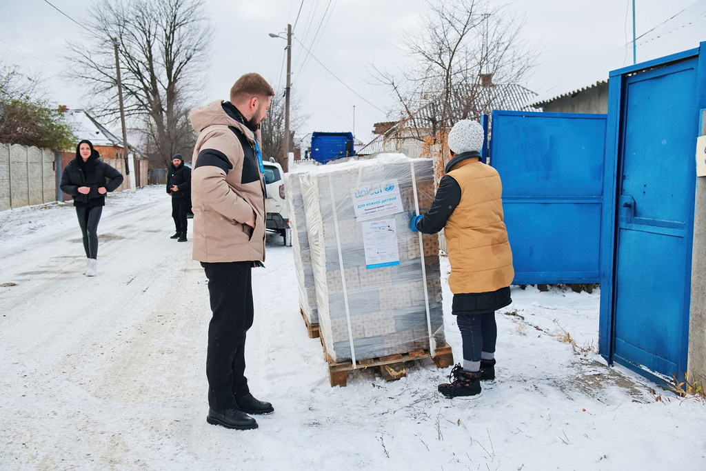 Solid fuel is delivered to families in Derhachi, Kharkiv region, near the front line. 