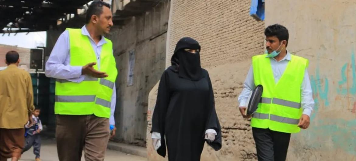 Heritage conservation engineer Harbia Al Himiary (middle) 