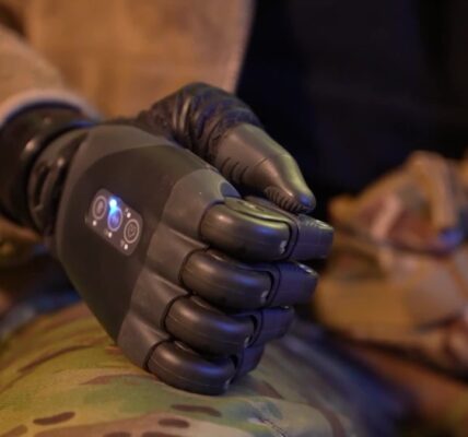 Ukrainian soldier gets bionic arm made using Swedish technology