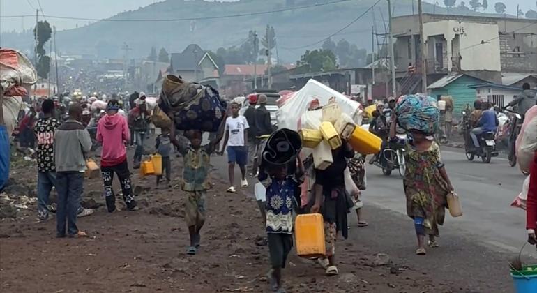 DR Congo crisis: Thousands flee clashes in South Kivu