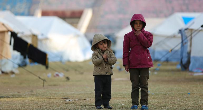 Syria: Thousands of displaced head home, but many refugees still wary