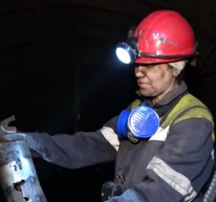 Ukrainian women fill coal miners' jobs left open by drafted men