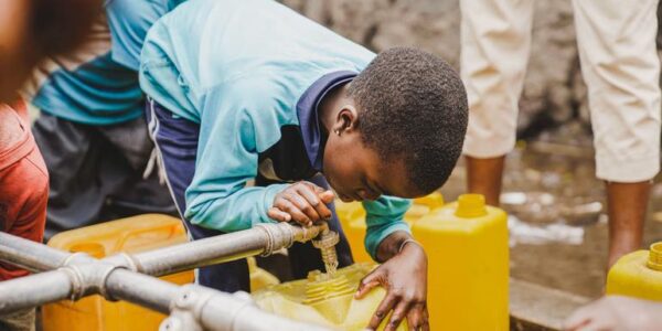 DR Congo: Clean water ‘a lifeline’ for around 364,000 children a day in Goma