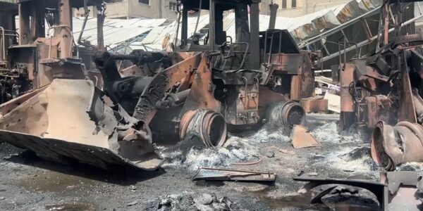 Gaza: Destruction of vital lifting gear halts search for thousands buried under rubble