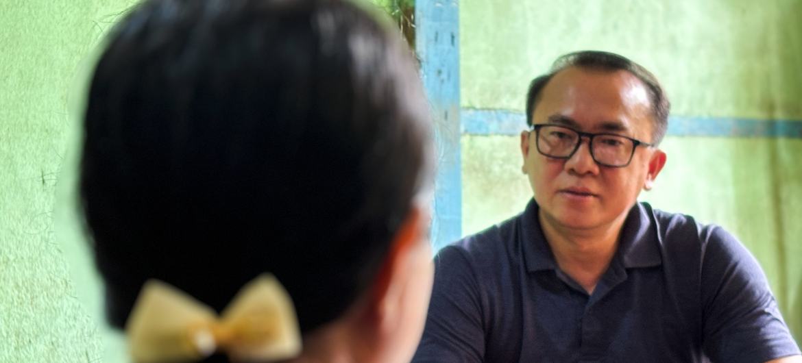 Thein Zaw Win, Communications and Advocacy Analyst at UNFPA's Yangon Office, speaks with a woman impacted by the recent earthquake in Mandalay, Myanmar. Thein Zaw Win, Communications and Advocacy Analyst at UNFPA's Yangon Office, speaks with a woman impacted by the recent earthquake in Mandalay, Myanmar.
